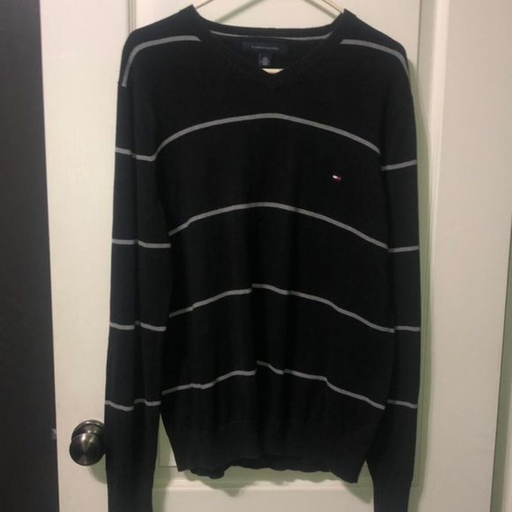Tommy Hilfiger men’s black/gray v neck sweater gently used size L